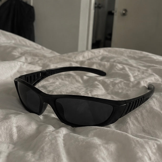THE CIRCUIT SUNGLASSES — BLACK