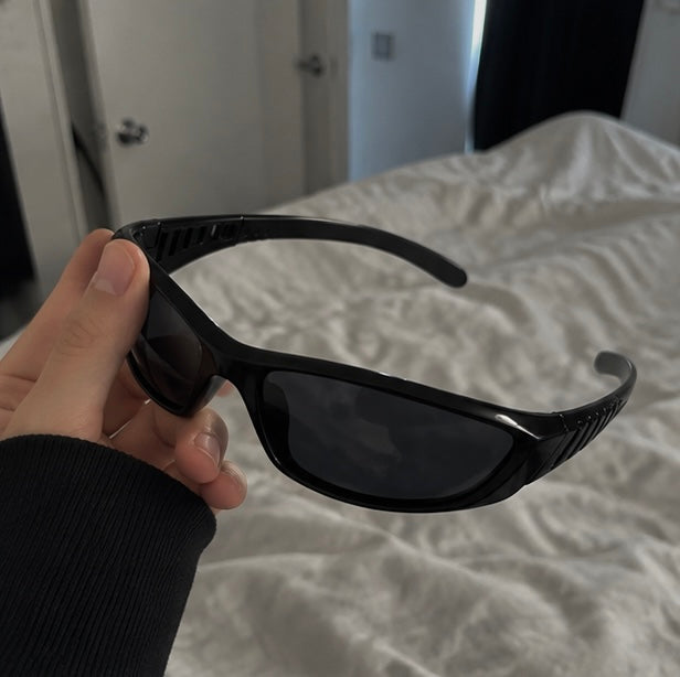 THE CIRCUIT SUNGLASSES — BLACK