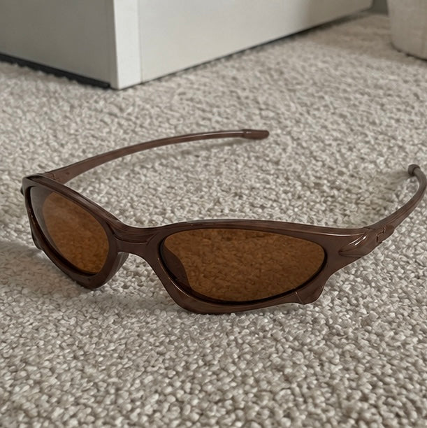 The Velocity Sunglasses in mocha, detail view